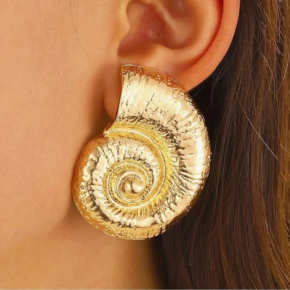 Gold Shell Earrings M500